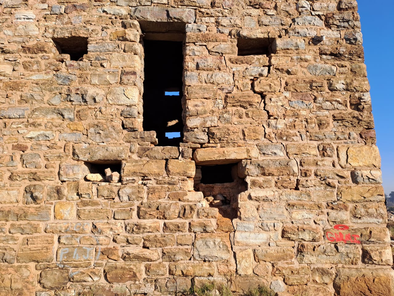 Witkop Blockhouse Cracks Roxy du Toit 2023.jpeg The Heritage Portal